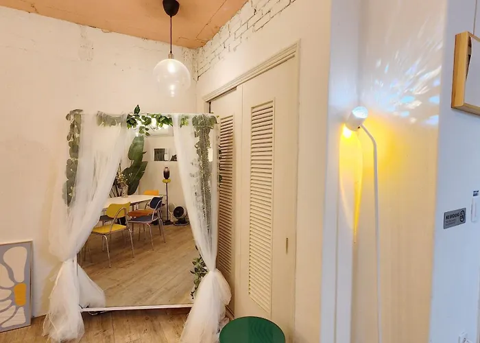 서교초후문 Seogyo Elementary School Hongdae Hongik Entrance Station 1 To 3 Minutes Away *