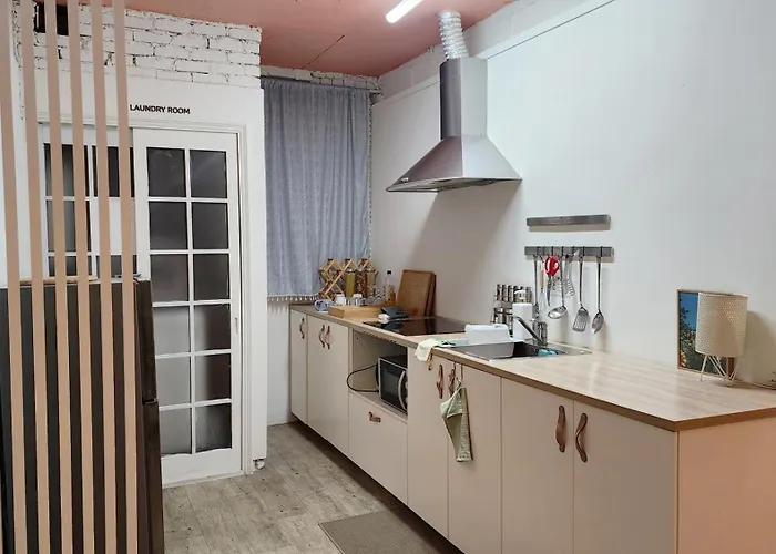 서교초후문 Seogyo Elementary School Hongdae Hongik Entrance Station 1 To 3 Minutes Away *