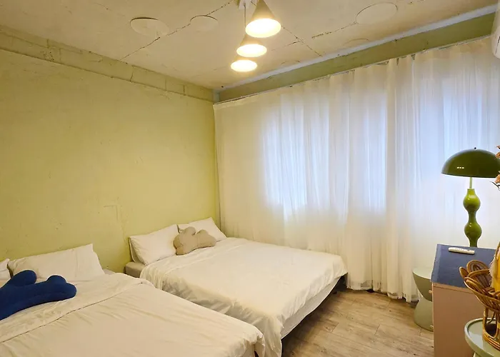 서교초후문 Seogyo Elementary School Hongdae Hongik Entrance Station 1 To 3 Minutes Away